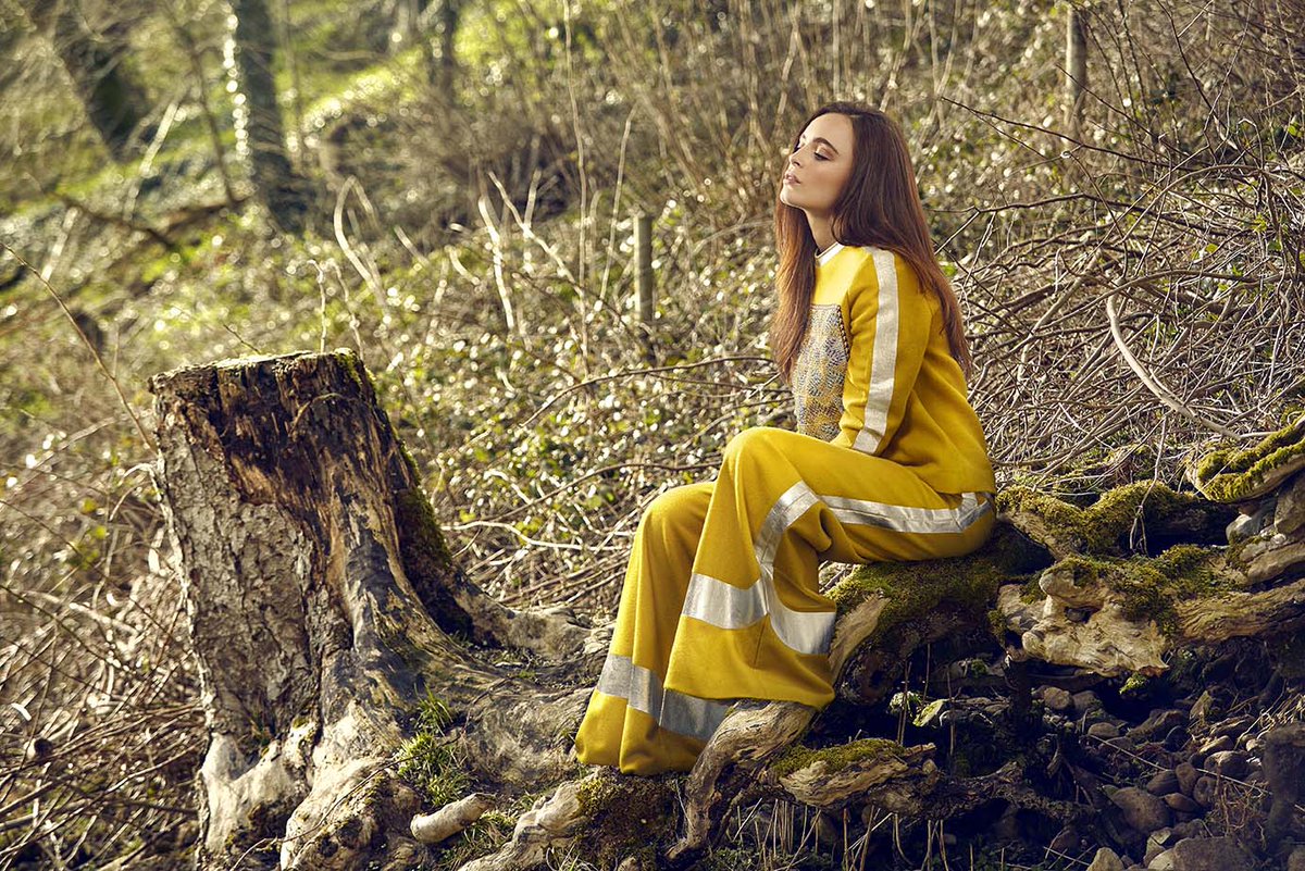 AWHainsworth's tweet photo. Highly versatile, our Vivid Hues Melton fabrics come in a daring selection of colours ranging from neutral to neon. View the range here: https://t.co/6ci9R6WUzv
#fashion #design #wool https://t.co/NQ4qHFjoWF