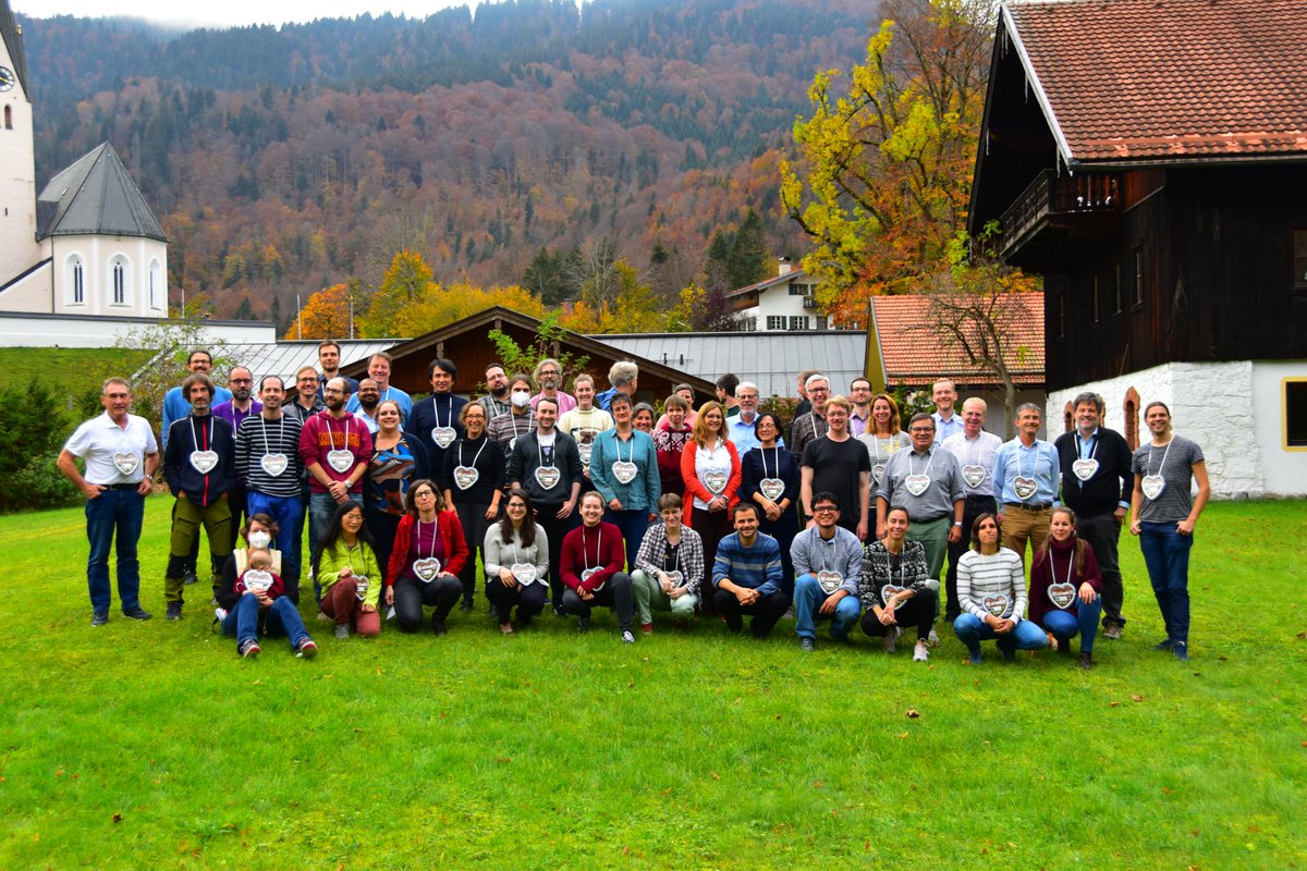 Meet the EU ALMA Regional Center Network! Last week, we convened in the Bavarian Alps for the first All-hands meeting in 3 years! Also, it was great to have <a href="/almaobs/">ALMA Observatory📡</a> director Sean Dougherty with us!

Do you know why they all have that funny heart hanging from their neck? 🤎💙💜