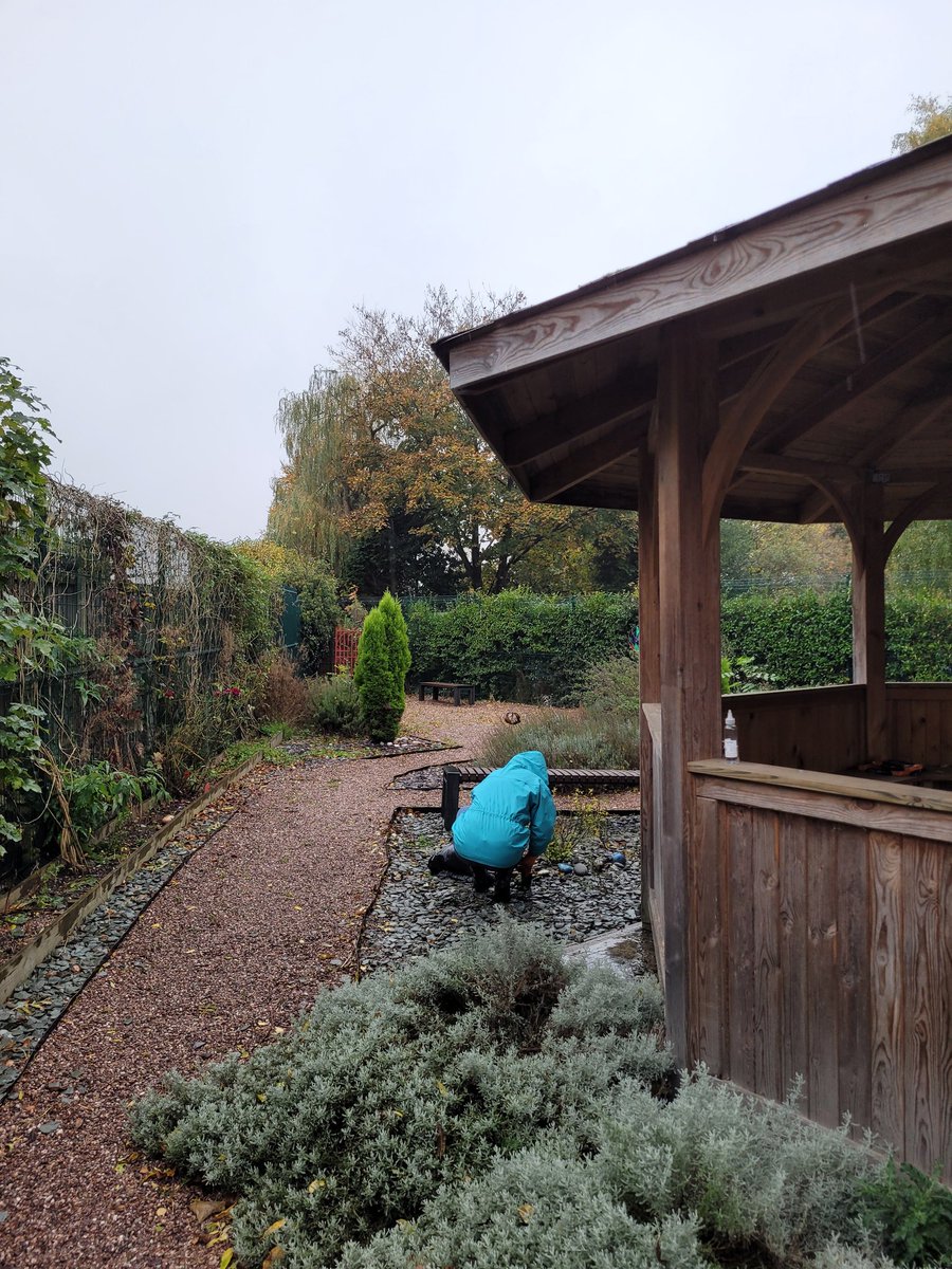 We are helping clear a Prayer Garden at a local school today. Lots of autumn leaves and weeds to clear to allow the children to return to a welcoming and clean space. Coffee and tea welcome! @VeoliaUK