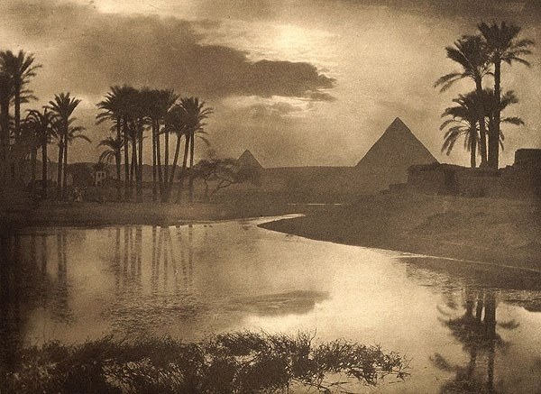 Evening near the Pyramids
Ernest Ashton, 1898

passionforpaintings.com
moniqs.com