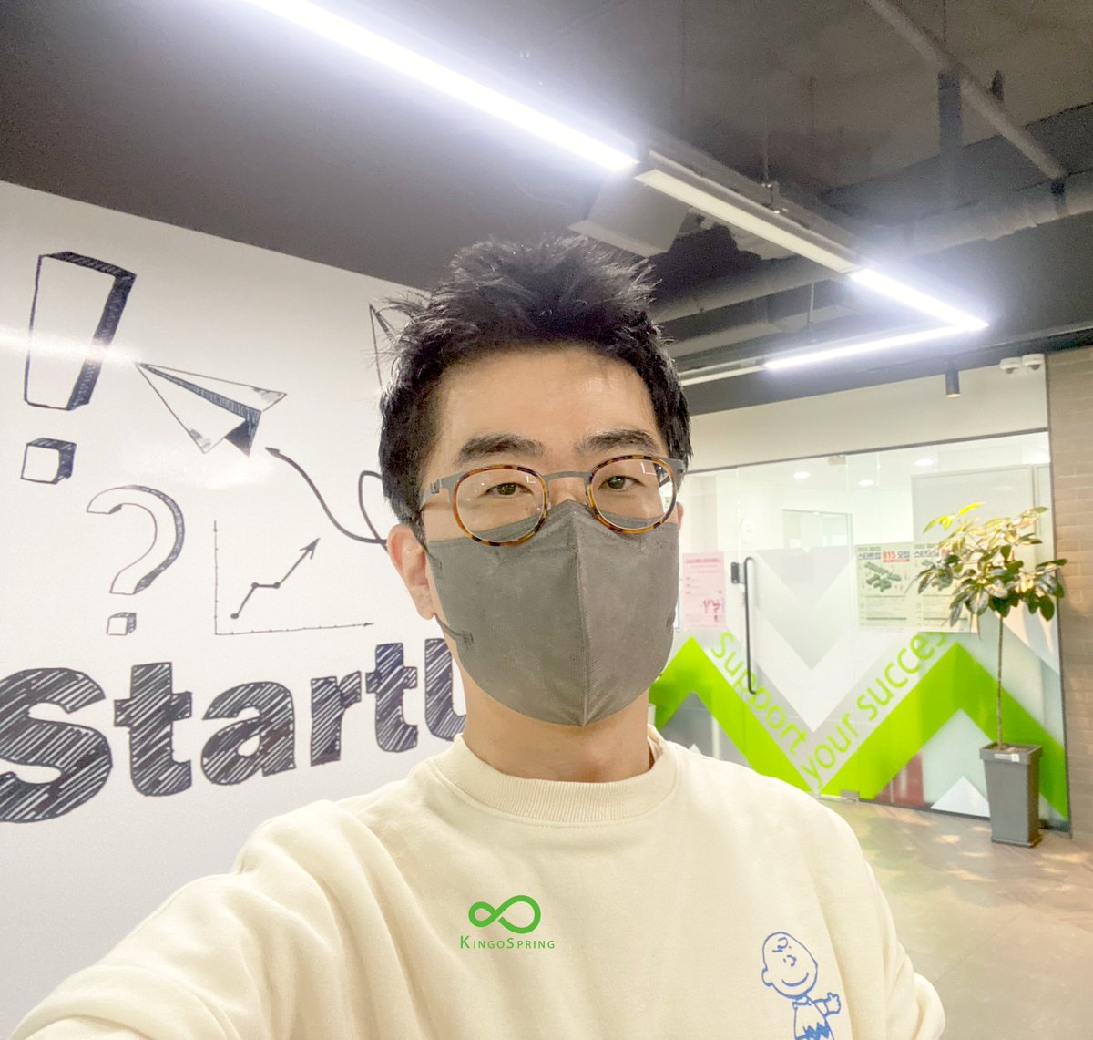 SuperSquareART's tweet photo. Su Ha~
#์์ฐจ์ ์๋ ์ ์๋๋๋ฐ
์ ์ ์ด ์๋ค์๐ฐ
๐จโ๐ผ์ค๋ ์ ๊ฐ ์ด๋ ๋ค๋
์๋์ง!
๋ง์ถ์๋๋ถ๊ป
#์คํ๋ฒ
์ค ์ปคํผ ํ์ ์ฝ๋๋ค!โญ๏ธ
๋ฐ์ ์ ๋ต์ ์ ์ด์ฃผ์ธ์๐
(#ํํธ๋ ์์โบ๏ธ )
#SuperSquare #nft #Starbucks https://t.co/85IG8Rs1eW