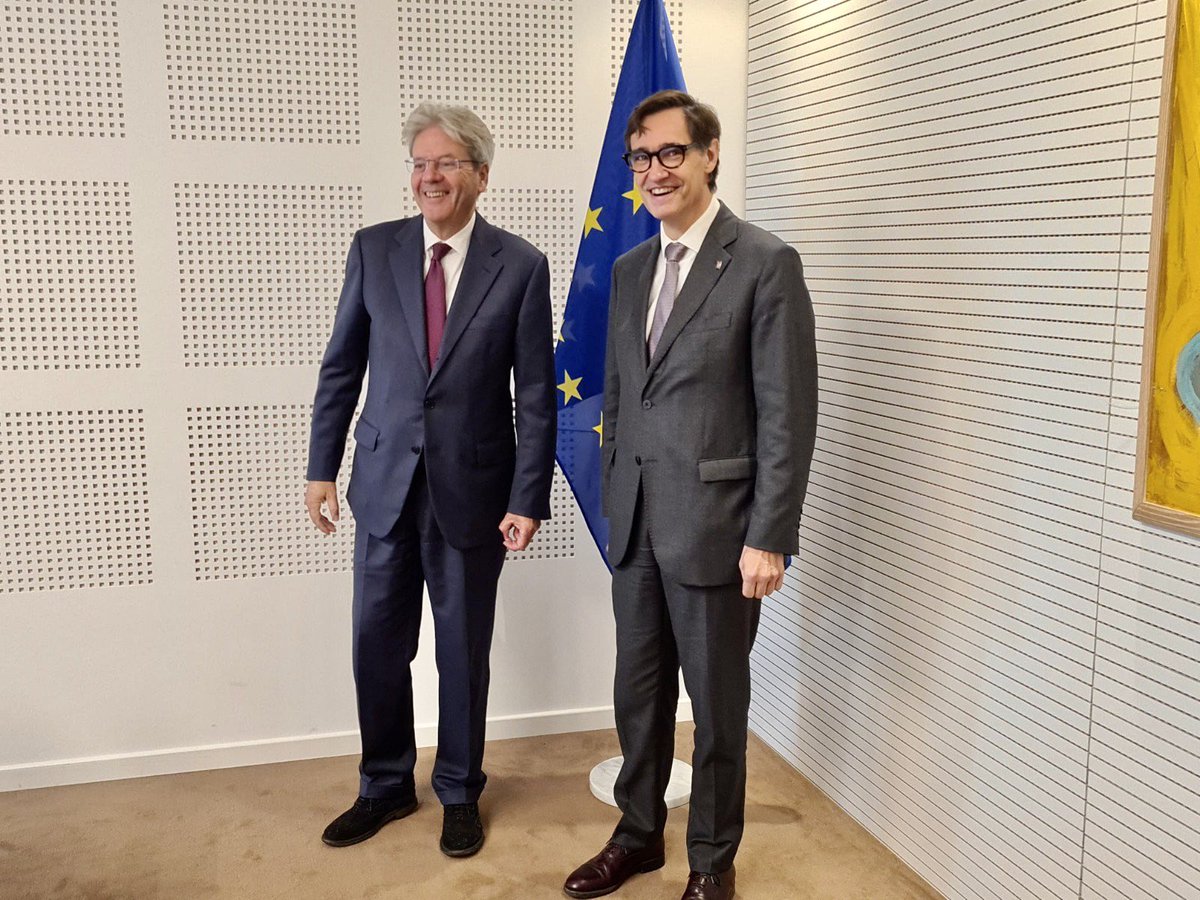 🇪🇺 Meeting Commissioner for Economy @PaoloGentiloni. We discussed the current economic landscape, the impact of the energy and inflation crisis and the importance of good management of the European recovery funds.