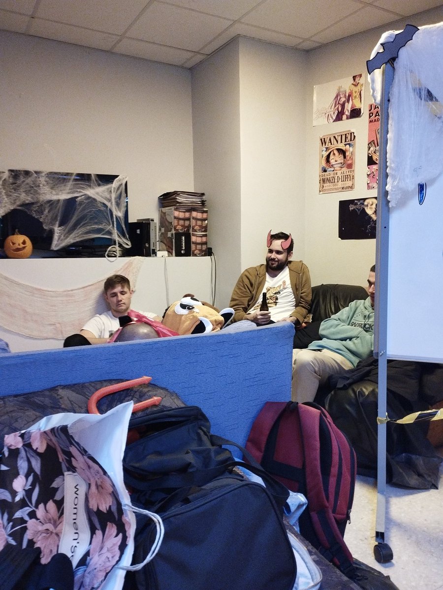 Max Estrella tweet media