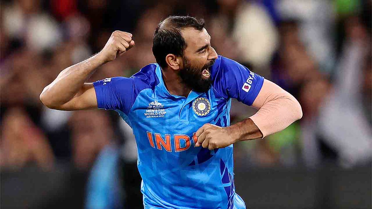 toisports's tweet photo. #T20WorldCup #T20WC2022 #INDvNED #INDvsNED
@MdShami11 has #TimPringle (20) caught by @imVkohli at mid-off
#Netherlands 87/6 in 15.4 overs against #India at the @scg
FOLLOW LIVE: https://t.co/zoVVBlUcIq https://t.co/JXo2jy8IJu