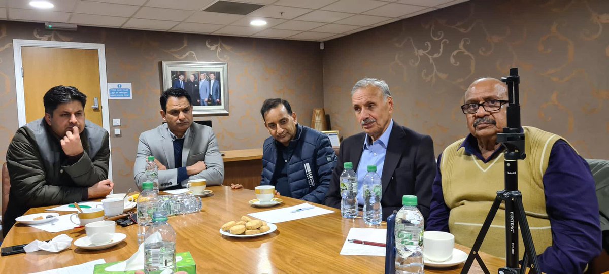 the_gocp's tweet photo. A zoom meeting of CEO, GOC with Office Bearers GOC Scotland held on following issues:-
a)Employment for new comers at Scotland.

b)Accommodation for Pakistanis students at Scotland.

c)Awareness Campaign of GOC https://t.co/7tzVXf05yy
