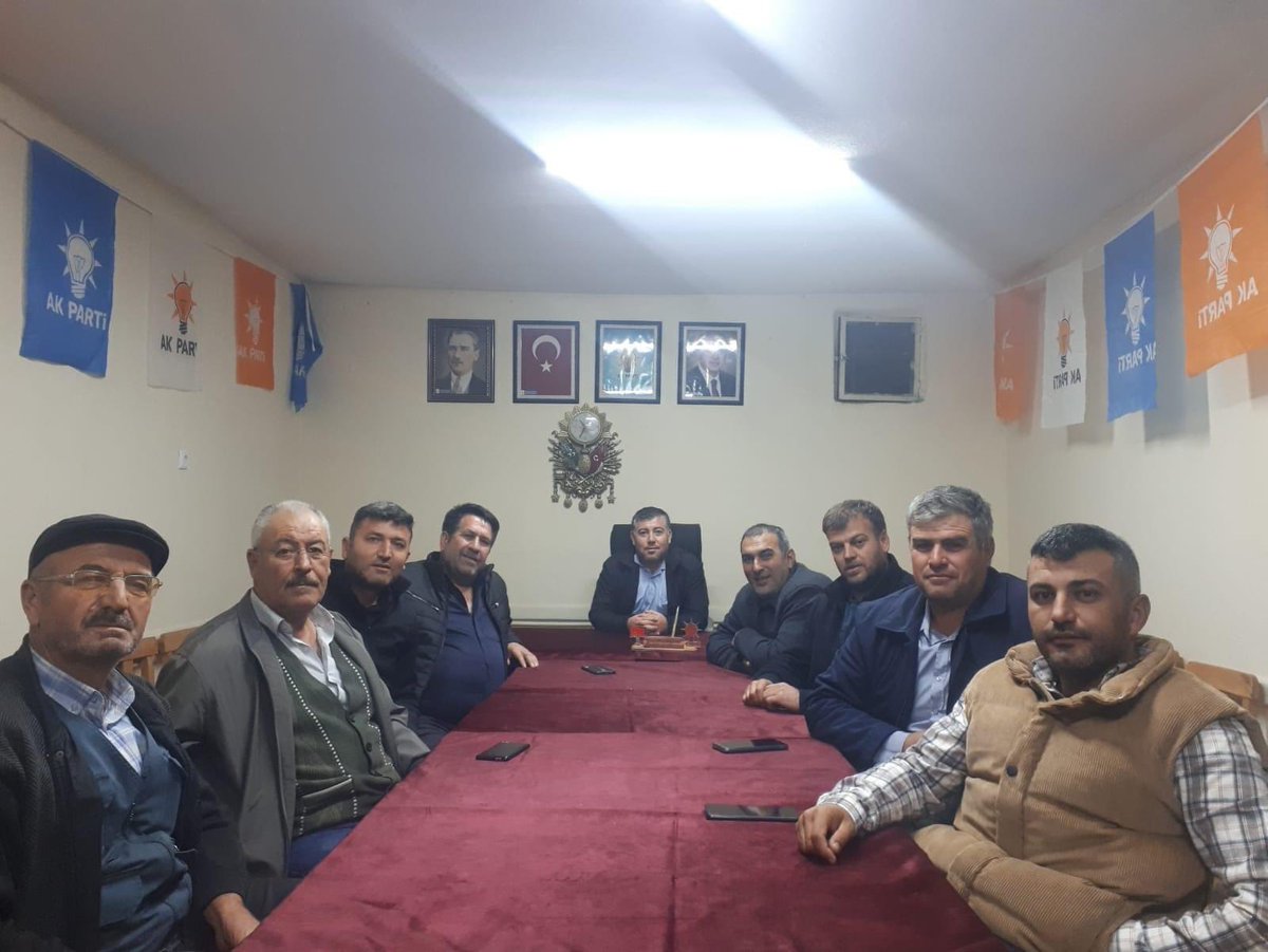 akmerkezilce's tweet photo. #Gebeceler Beldemizde haftalık toplantılarını #Belde Başkanımız @SevkiLtay ve yönetimi ile beraber gerçekleştirdi…
@zckaradeniz
@Emre_Caliskann
@necipfiliz
#AKDAVA
#BizBüyükBirAileyiz
#DurmakYokYolaDevam
#askınankosanyorulmaz
#hedef2023
#BirizBirlikteyiz https://t.co/pVqLLqAXzD