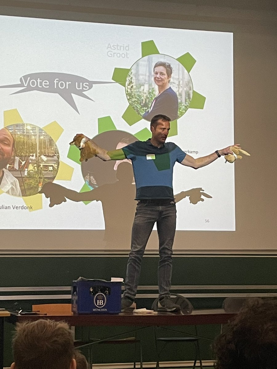 A bit of welcome chaos from @stefan_geisen at the AI + Sustainability day in Nijmegen