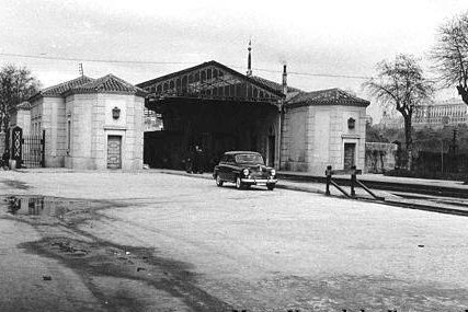 MadridenRuta's tweet photo. Estación de tren llamada de #Goya ,por estar construida en lo que fuera La Quinta del Sordo, última residencia del pintor Francisco de Goya y donde realizó sus pinturas negras. Ubicada entre las actuales calles Caramuel y Juan Tornero. Derribada en 1970. #diadeltren #madridenruta https://t.co/7HJ89duSY2