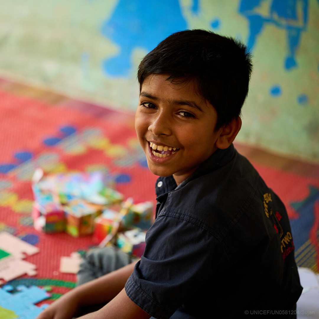 UNICEFBD's tweet photo. 11-year-old Rashed had a hard time adjusting to life in a refugee camp in Bangladesh.

Thanks to the psychosocial support he received in a centre set up by @UNICEF, Rashed is learning how to cope with uncertainty and take care of his #MentalHealth.

#OnMyMind https://t.co/sC9gWNFimE