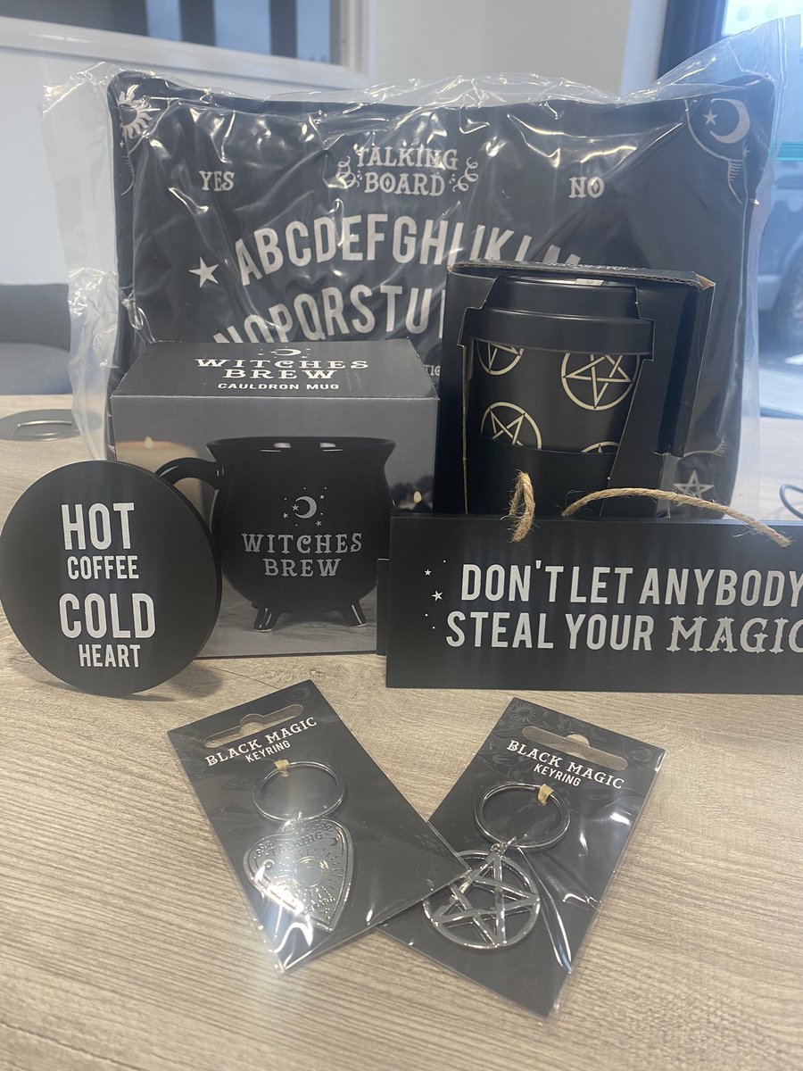 You want witchy shit? <a href="/topsycurvyplus/">Topsy Curvy</a> has got you.