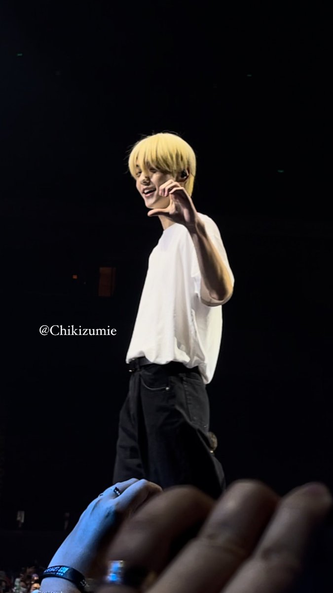 Chikizumie's tweet photo. SOOBIN MAMAMATAY AKO SA TITIG MO !! ๐ญ๐ญ #GettingLovesickinMNL #ACTLOVESICKinMANILA #TXTinManila @TXT_bighit @happeehour https://t.co/Vf25e9WUZN
