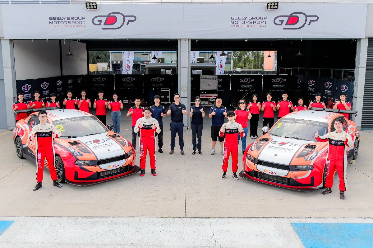 TeamworkMS's tweet photo. Geely has proudly announced its GDDP (Geely Group Motorsport Development Driver Program) winners for 2022-2023 - the Group A winner is ZHU Yuan Jie, and Group B's is GENG Rui. Both will join the TCR series next year.
https://t.co/gewDX8WP0M
#LynkCo #GDDP #TouringCars https://t.co/hpWwHjZCmZ