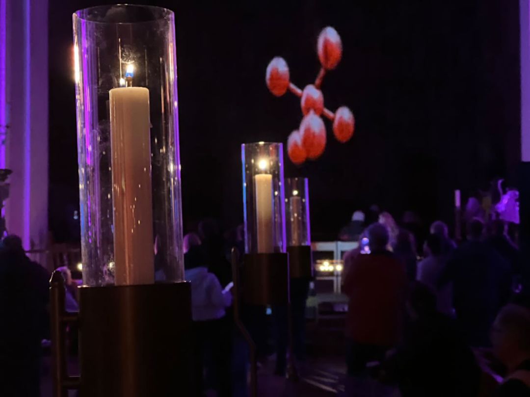 We've got plenty of tickets left for our late slots of our light show this week - why not come along for a date night with a difference? Get your tickets here👇 stalbanscathedral.org/Event/science-… ~ 📸 (c) david_ellis85 ~ #StAlbans #StAlbansCathedral @EnjoyStAlbans @VisitHertsUK @luxmuralis