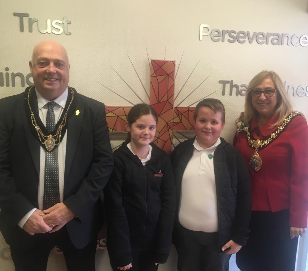 StHelensMayor's tweet photo. Thank you to the staff and children at @SuttonOakCofE who made us so welcome when we visited the school to open their new libraries📚

The children were amazing!😊 https://t.co/8Bjmc2uAzl