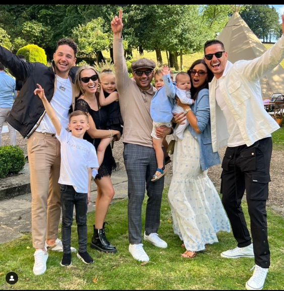 Family time is the best time!! What a beautiful day spent with this lot ❤️ <a href="/JasonGrimshaw__/">𝙅𝙖𝙨𝙤𝙣 𝙂𝙧𝙞𝙢𝙨𝙝𝙖𝙬</a> <a href="/jasongrimshaw10/">🚙 Jason Grimshaw 🚙</a> <a href="/ScottySpecialRP/">Scotty Thomas</a>