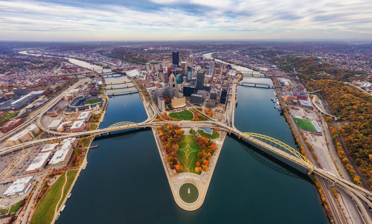 TRYPPgh's tweet photo. What is better than a beautiful fall day in Pittsburgh? 

📸: @DaveDiCello https://t.co/Dp9yYUSqNC