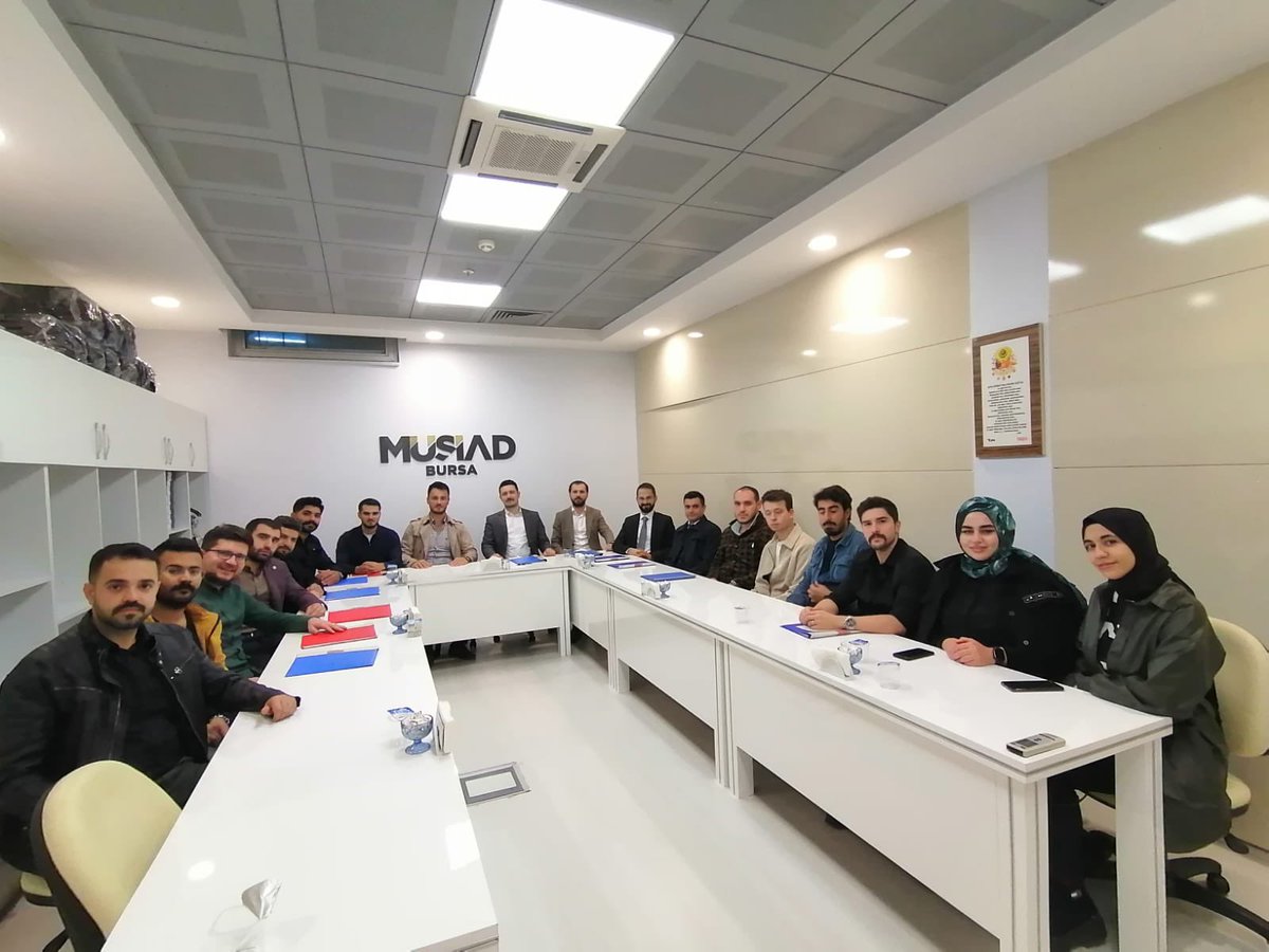 Genç Müsiad Başkanı Abdussamet Kahraman’ıı ve yönetim kurulu üyesi arkadaşlarımızı ziyaret ettik. 

Karşılıklı olarak yaptığımız projeler halkında bilgi verip istişarelerde bulunduk. 

Kabulleri ve muhabbetleri için teşekkür ederim.