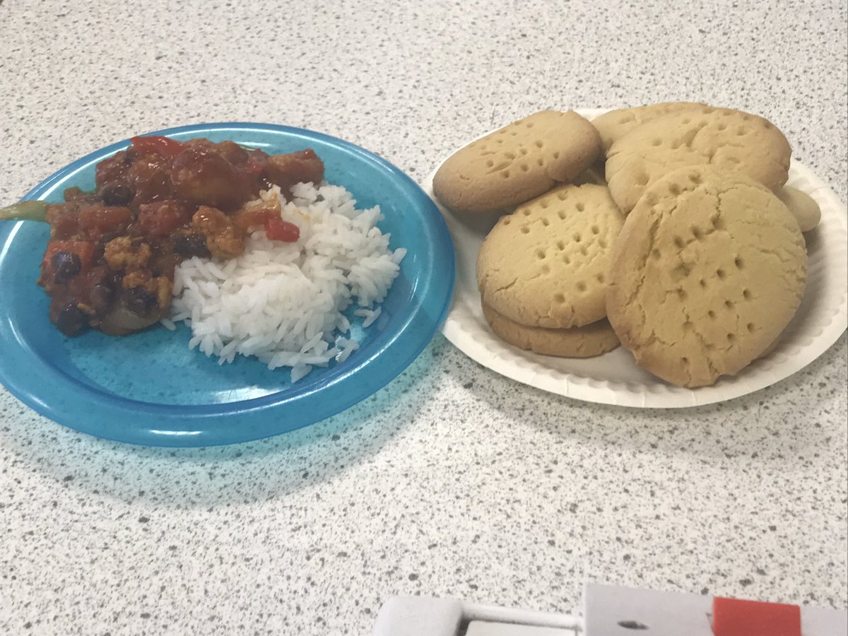 ForAcadHE's tweet image. Cooking for students Sausage Sizzle Chilli and Scottish Shortbread🏴󠁧󠁢󠁳󠁣󠁴󠁿🌶