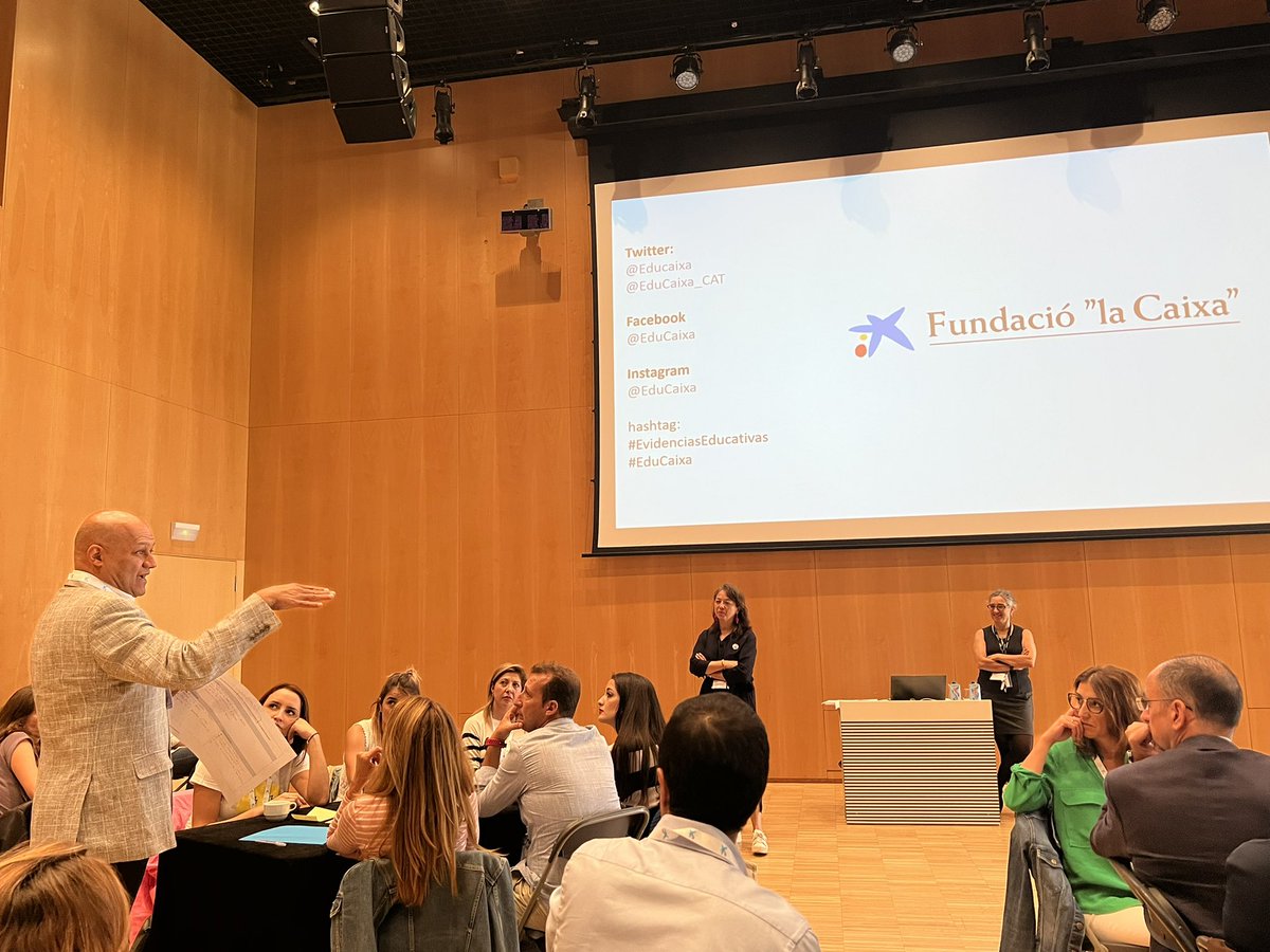 Equipazo extremeño en #Barcelona formándose en #EvidenciasEducativas  con <a href="/Educaixa/">EduCaixa</a> y compartiendo con muchos centros de toda 🇪🇸 nuestros proyectos y programas @Junta_Educacion <a href="/CulEmprendedora/">CulturaEmprendedora</a> <a href="/CPRdbv/">CPRDBV</a> #AulasdelFuturo