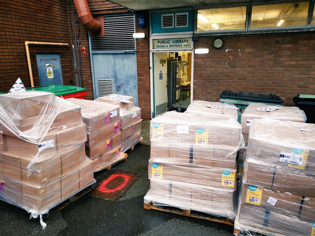 kerrywilliams36's tweet photo. The second delivery of the Bookstart Early Years offer in the pouring rain 🌧️ 7 pallets = 14 cages! Workout complete building towers and playing tetris with boxes 🚚💪📦📖 #bookstart @Booktrust @NottsLibraries #earlyyears #books https://t.co/6i2WtewQha