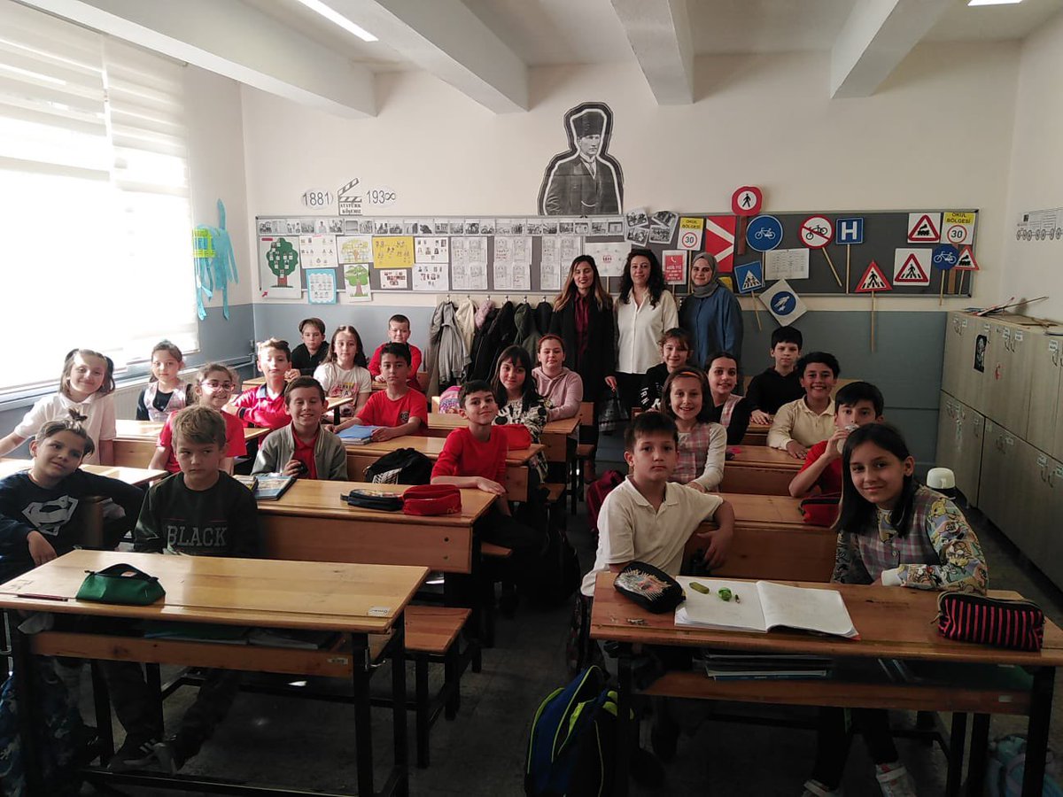 Edirne_MEM's tweet photo. Müdürlüğümüz #EdirneÇocukAkademisi Projesi ile Trakya Üniversitesi Eğitim Fakültesi iş birliğinde, Şükrüpaşa İlkokulu öğrencilerimize Hikaye Anlatımı ve Konuşma Atölyesi kapsamında eğitim verildi.

@tcmeb @edirne_valiligi @trakya_univ @Dr_Onderarpaci @sukrupasa1963 https://t.co/qxioMSCHwZ