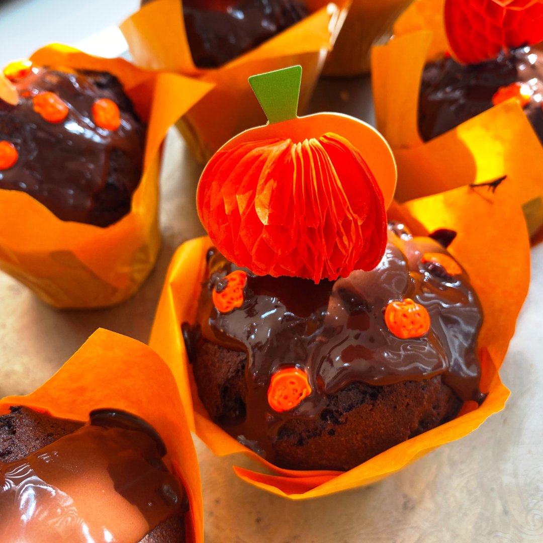 BakingFree_'s tweet photo. Y vosotr@s... ¿celebráis Halloween? 🎃 Nosotros nos unimos a esta celebración cada vez más extendida, donde el dulce está muuuuy presente 🤭

Cake pops, galletas, muffins, donetes... 🤤 

 #halloweensingluten #celiacosvalencia #valenciasingluten #panaderiaartesanasingluten https://t.co/4bluGn7LeU