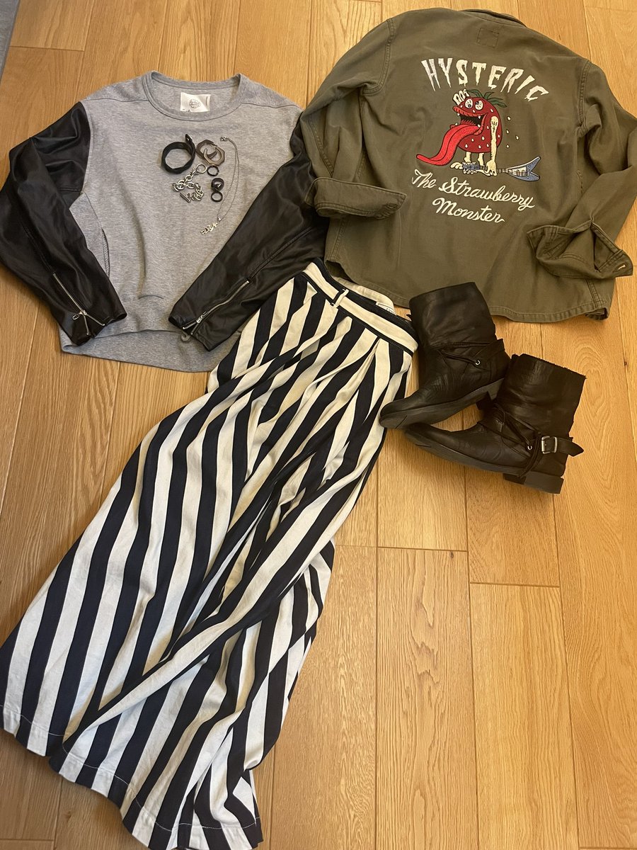 yumi220218's tweet photo. 職場にいる筋トレ女子がロサンゼルスへ旅行する。
「お土産はプロテインで良いよね!」と筋肉マッチョ達に爽やかに言ってた。笑
えー。
私、スタバのご当地タンブラーが良いなぁ。
お願いしよっかな。。
#ヒステリックグラマー ストロベリーモンスター🍓
#urvin
#次の着画は土曜日に👋 https://t.co/391CtU65sA