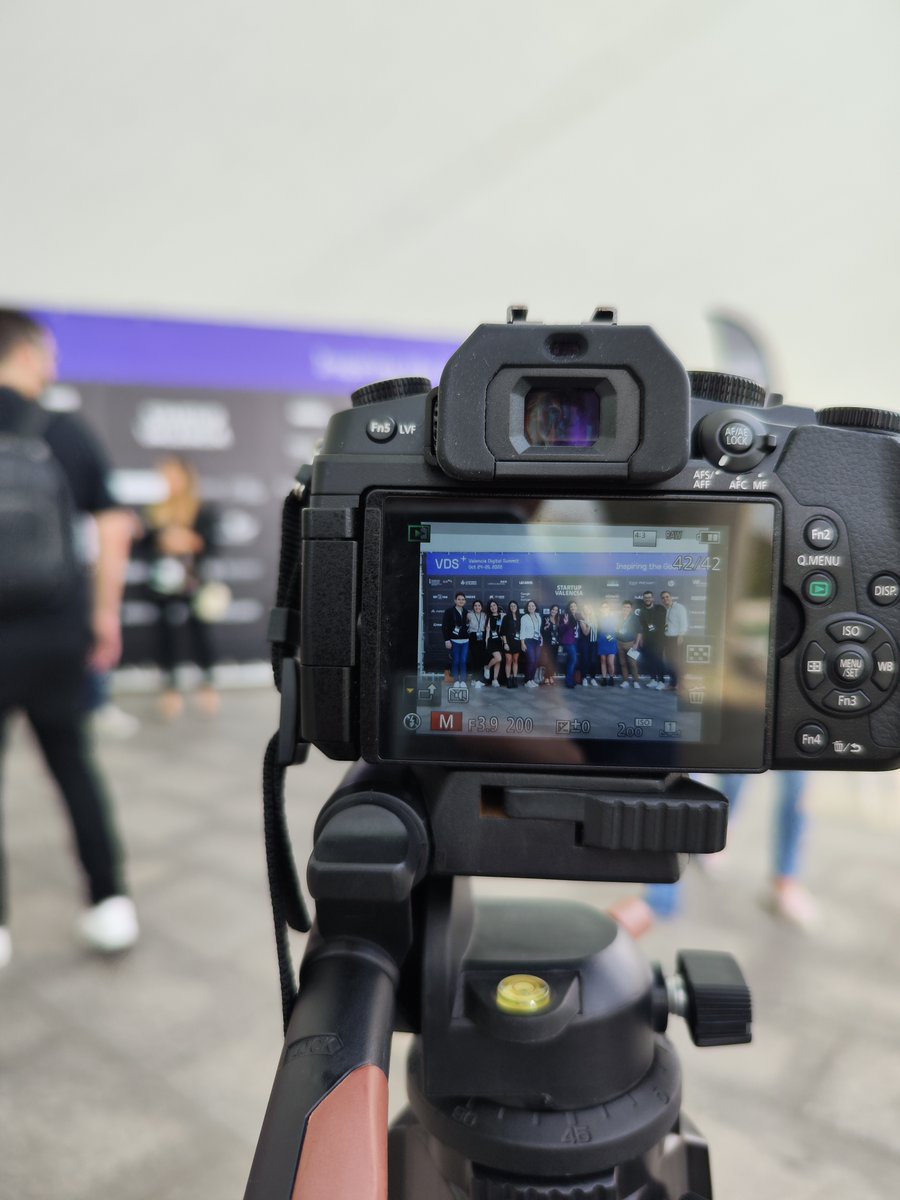 flowww_es's tweet photo. Parte del equipo de flowww estuvo presente en el @VDS_event acompañando a nuestra CEO & Co-founder Natalia Villora, en la presentación de @flowww_es. Enhorabuena @Startup_VLC por convocar a los líderes de las empresas y startups con proyección internacional.
#VDS2022 #flowww https://t.co/b3rycz3wL8