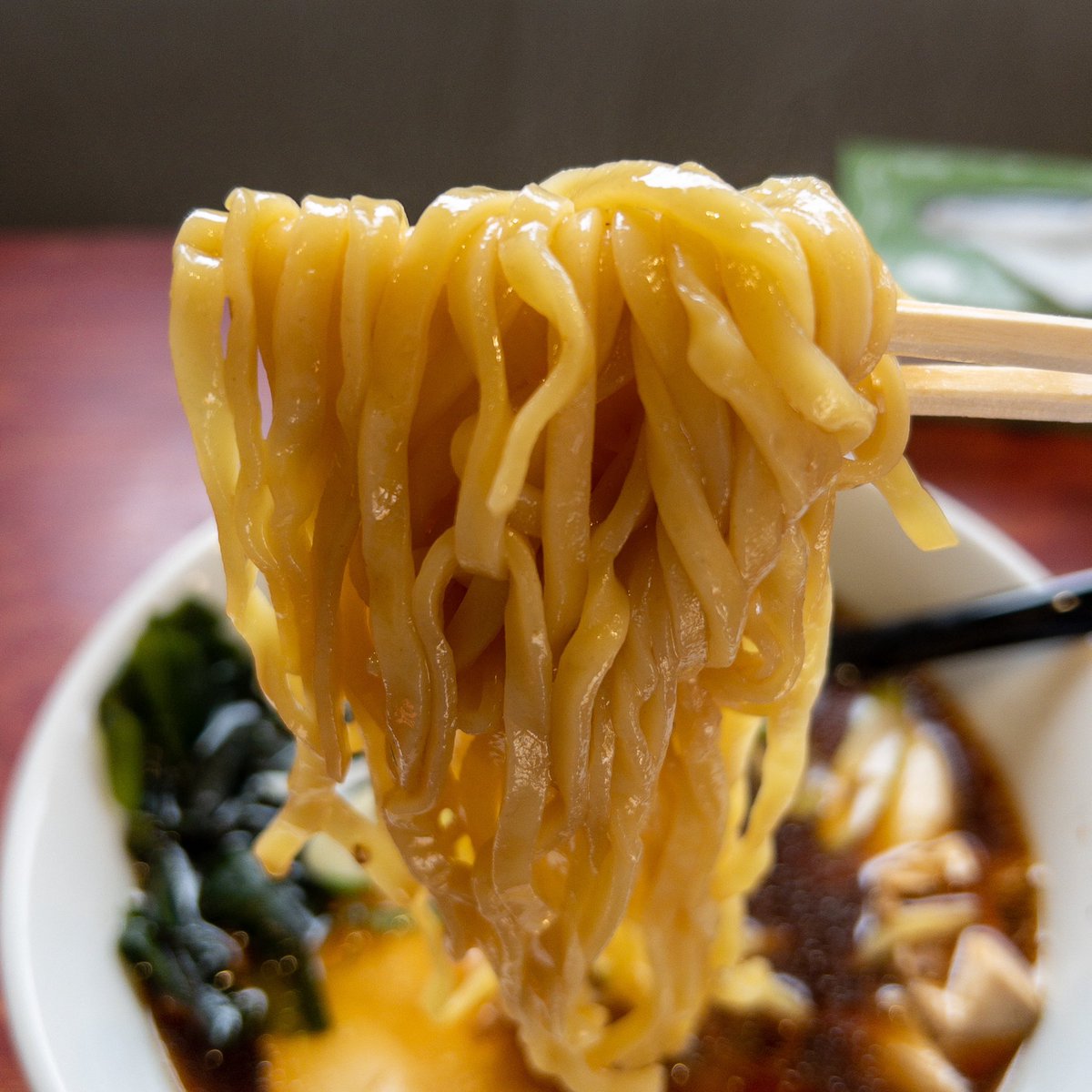 wonigiri55's tweet photo. #KANBEE
#ラーメン
コイツはスタミナが付きそうだ😤
●醤油らーめん
スタミナの溶け出した醤油ベースのスープ🍜
太麺の食べ応えが凄い🥢
ゴロゴロチャーシューと、どデカい鶏チャーシューが乗ってます🍖
ワカメも意外と合うんですね😁
ご馳走様でした🙏 https://t.co/U05usuTFl0