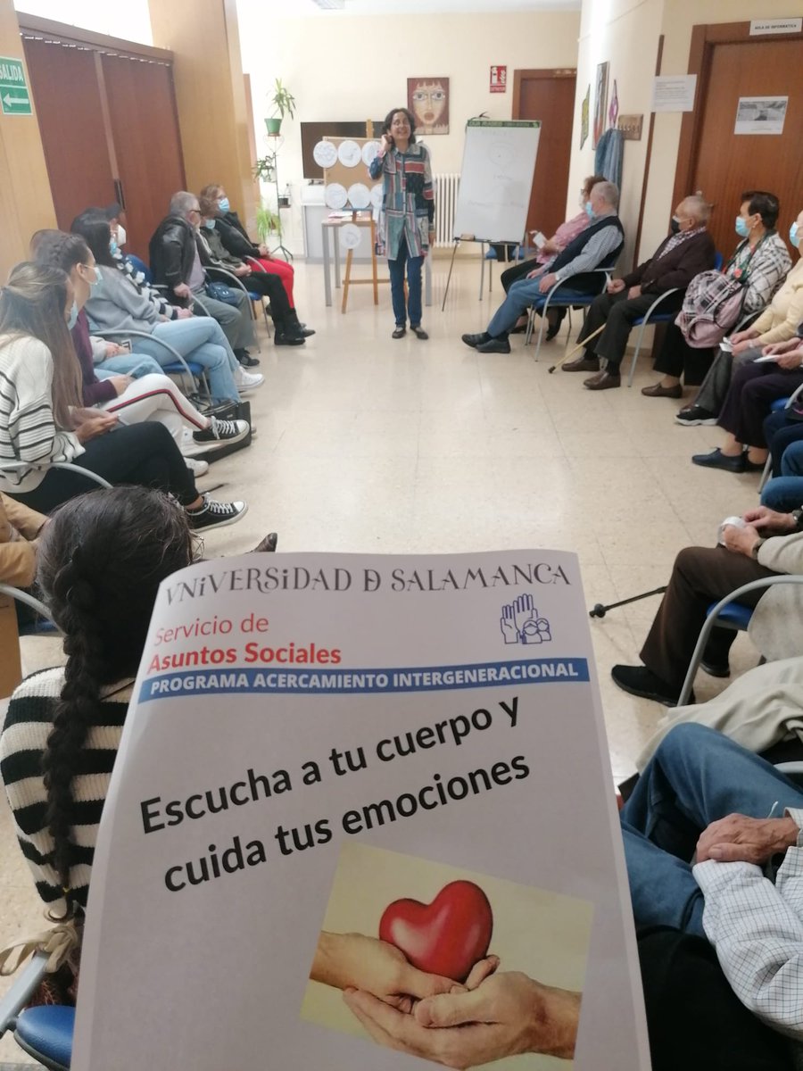 sas_usal's tweet photo. 👨🦳👩🦳 El Centro de Día de Personas Mayores Prosperidad de la @jcyl ha sido el escenario para el taller "Escucha a tu cuerpo y cuida tus emociones" enmarcado dentro del #ProgramaIntergeneracional del Servicio de Asuntos Sociales de la @usal.
Ha tenido mucho éxito, ¡y habrá más! 😉 https://t.co/1dQvyziXlI