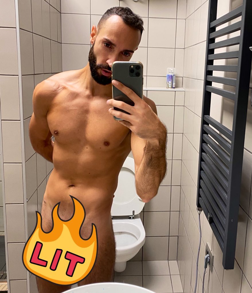 manuel_waldorf's tweet photo. Should I tweet the uncensored version? 😛 https://t.co/n8FOi0NGWl