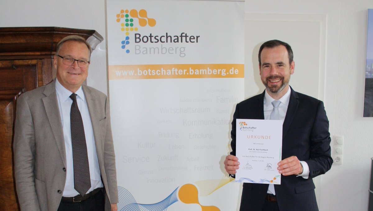 uni_bamberg_of's tweet photo. Universitätspräsident Kai Fischbach ist jetzt neben weiteren Universitätsmitgliedern Botschafter für den Wirtschaftsraum Bamberg. Vergangene Woche war die offizielle Urkundenübergabe mit OB Andreas Starke. Mehr: https://t.co/W3VqOe9ywQ

📷 Wirtschaftsförderung Bamberg https://t.co/0Uv5t0oxUq
