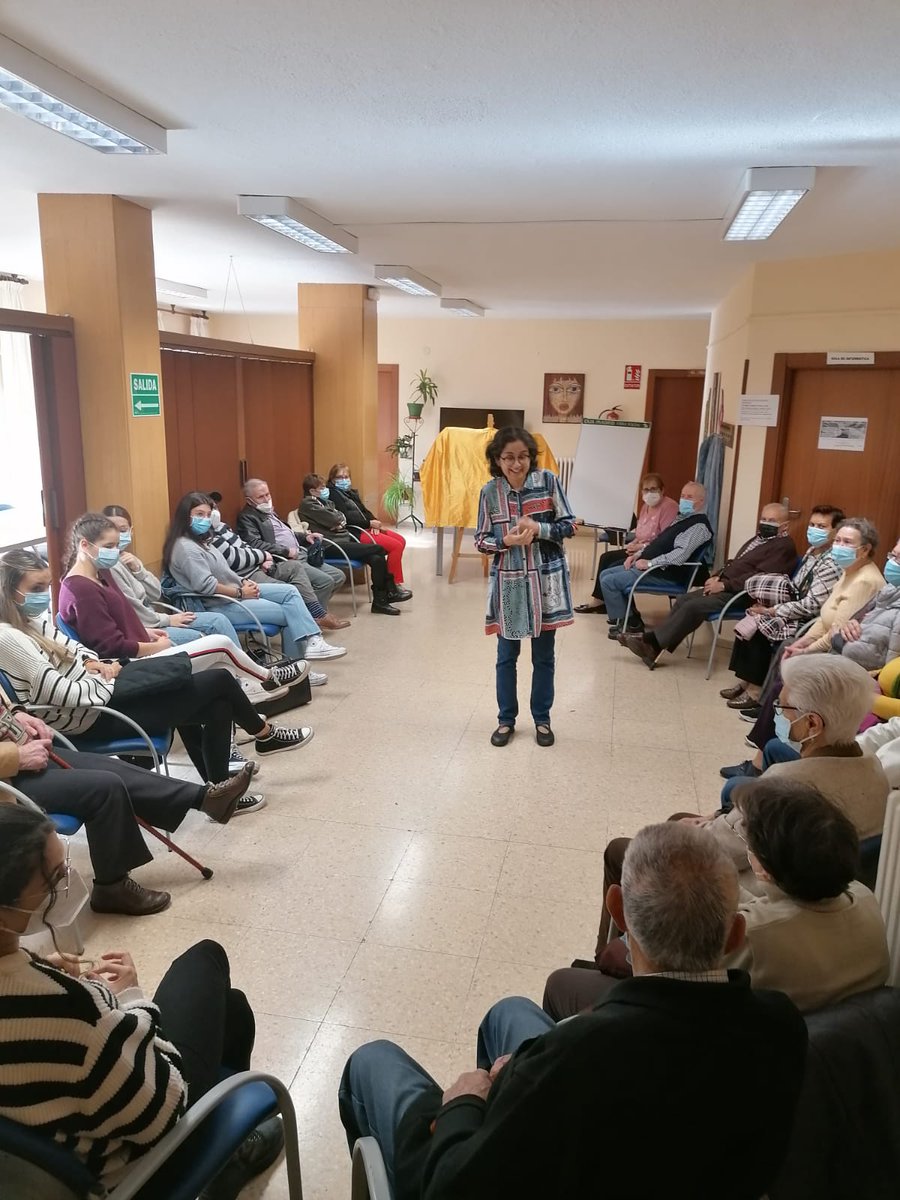 sas_usal's tweet photo. 👨🦳👩🦳 El Centro de Día de Personas Mayores Prosperidad de la @jcyl ha sido el escenario para el taller "Escucha a tu cuerpo y cuida tus emociones" enmarcado dentro del #ProgramaIntergeneracional del Servicio de Asuntos Sociales de la @usal.
Ha tenido mucho éxito, ¡y habrá más! 😉 https://t.co/1dQvyziXlI
