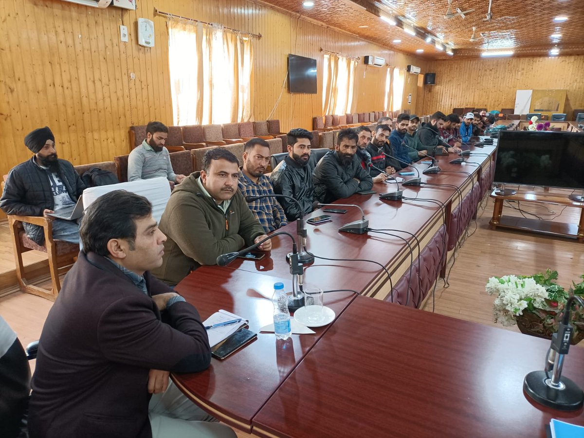 #Back2Village4 In view of B2V4, Journalists of Baramulla distt. were today sensitized for holistic coverage of #B2V4. Journos to adopt coordinated approach while covering B2V4- Dr Sehrish Asgar @PMOIndia @HMOIndia @OfficeOfLGJandK @MoRD_GoI @kansalrohit69 @jkrddpr @DrSyedSehrish