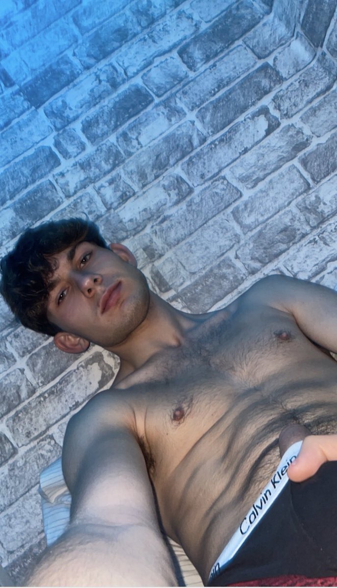 AdamPhillis1's tweet photo. Retweet if you wish you were at this angle 😳 // onlyfans link in bio🥰 https://t.co/B5DBoO5y3K