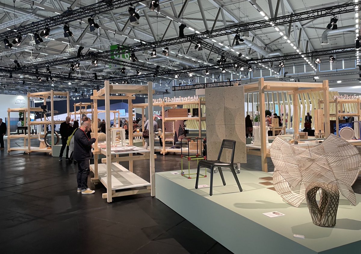KerstinScheffl1's tweet photo. Viele nachhaltige Standbauten findet man auf der @ORGATEC. Alles #wiederverwendbar oder aus recycelten Materialien. Interessant die Eventfläche in der Halle 6 zum Thema #Material4future. #Nachhaltigkeit #Sustainability #Standbau #AUMAvorOrt #Innovationen https://t.co/Macxv4YiGS