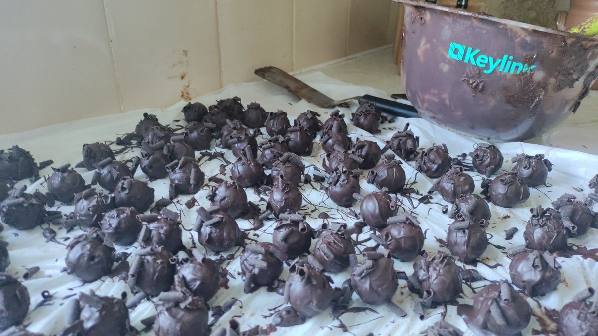 PUREChocolatetruffle (@purechocotruffl) on Twitter photo Freshly made dark #Champagne #truffles for a busy weekend: Sat. <a href="/SWSFarmMarkets/">SurreyFarmersMarkets</a> in #Godalming and Sun <a href="/FarmersMkt_BN12/">THE GREAT LITTLE FARMERS MARKET CIC</a> in #FindonValley. See you! Freshly made dark #Champagne #truffles for a busy weekend: Sat. <a href="/SWSFarmMarkets/">SurreyFarmersMarkets</a> in #Godalming and Sun <a href="/FarmersMkt_BN12/">THE GREAT LITTLE FARMERS MARKET CIC</a> in #FindonValley. See you!