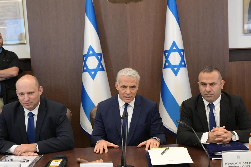 1/4 @IsraeliPM at the special Cabinet meeting to approve the maritime agreement between Israel & Lebanon: 'This is a diplomatic achievement. It is not every day that an enemy country recognizes the State of Israel, in a written agreement, in view of the international community.'