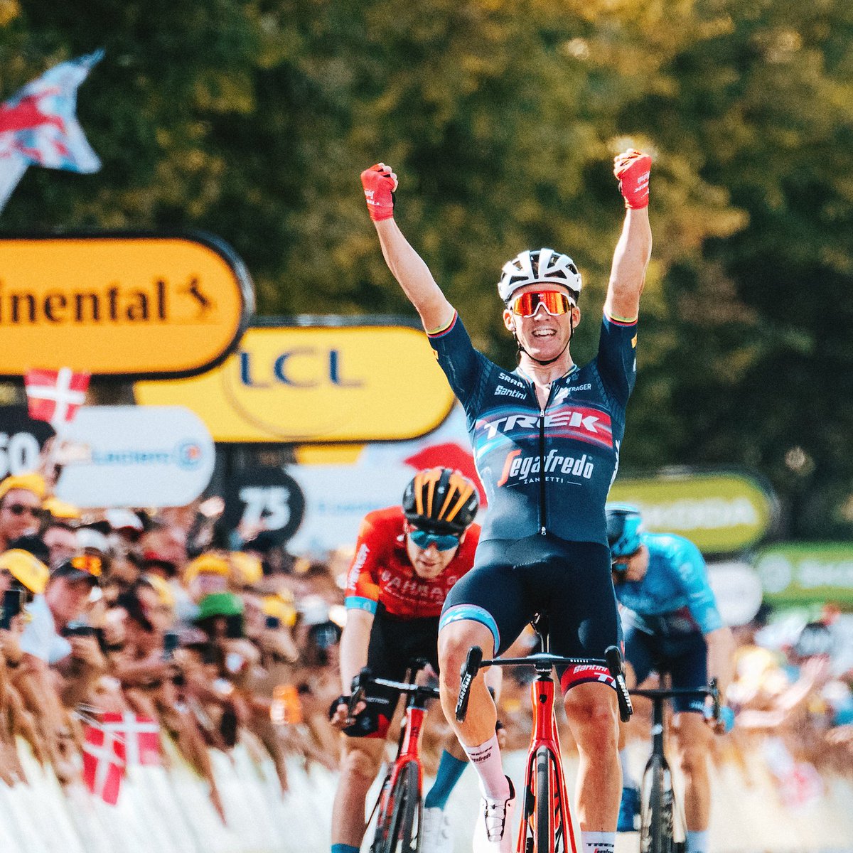 LeTour's tweet photo. Etape 12 / Stage 12
🚩 @VilledeRoanne - Belleville-en-Beaujolais 🏁 169 km
 
🚴 ‍The formation of the breakaway will be one of the critical moments on this hilly stage.
 
🚴 Une étape indécise et vallonnée où la formation de l'échappée sera un enjeu décisif.
 
 #TDF2023 https://t.co/o40ndgr2Pt