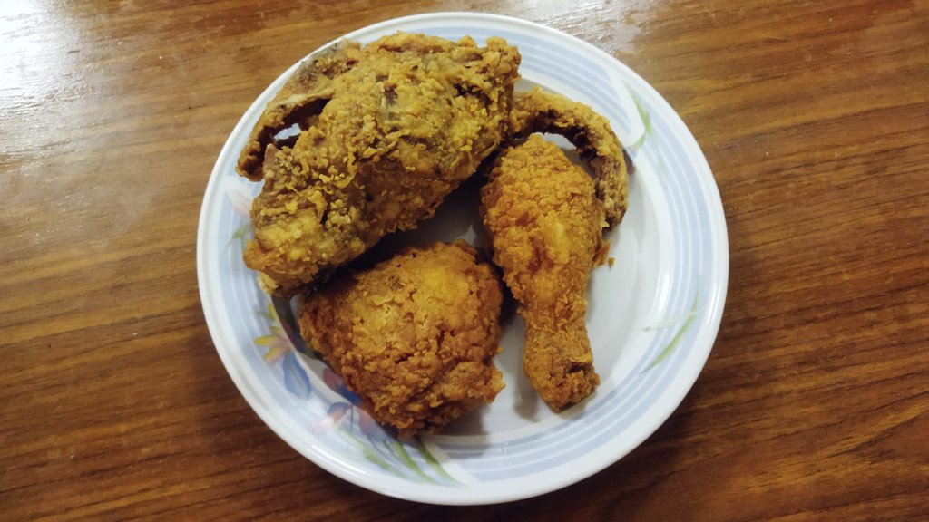 idespisecats's tweet photo. Dinner malam ni kita makan PMFC - Pasar Malam Fried Chickeng!!! #B40Life 😭
FYI, @KFCmalaysia. Bone apple tea~ ✅ https://t.co/Y5xEyA4tVI