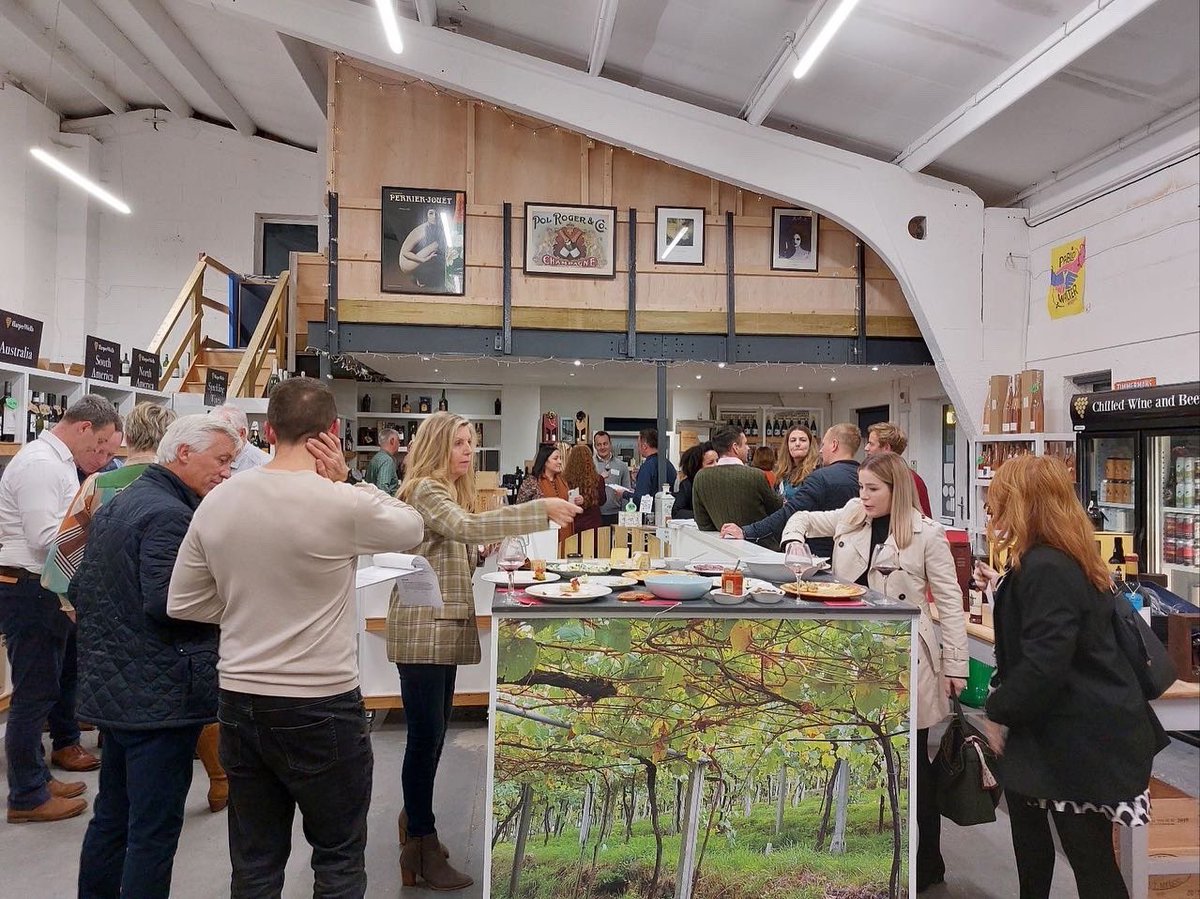 DesignArmstrong's tweet image. Thanks to the Goals Based Financial Planning Team for a fun evening at Wine Club Wednesday hosted by @Harperwellswine. Great to team up with @ramplingclarke in an almost winning quiz team! 

#lifeindesign #winewednesday #norfolknetworking #businessrelationships