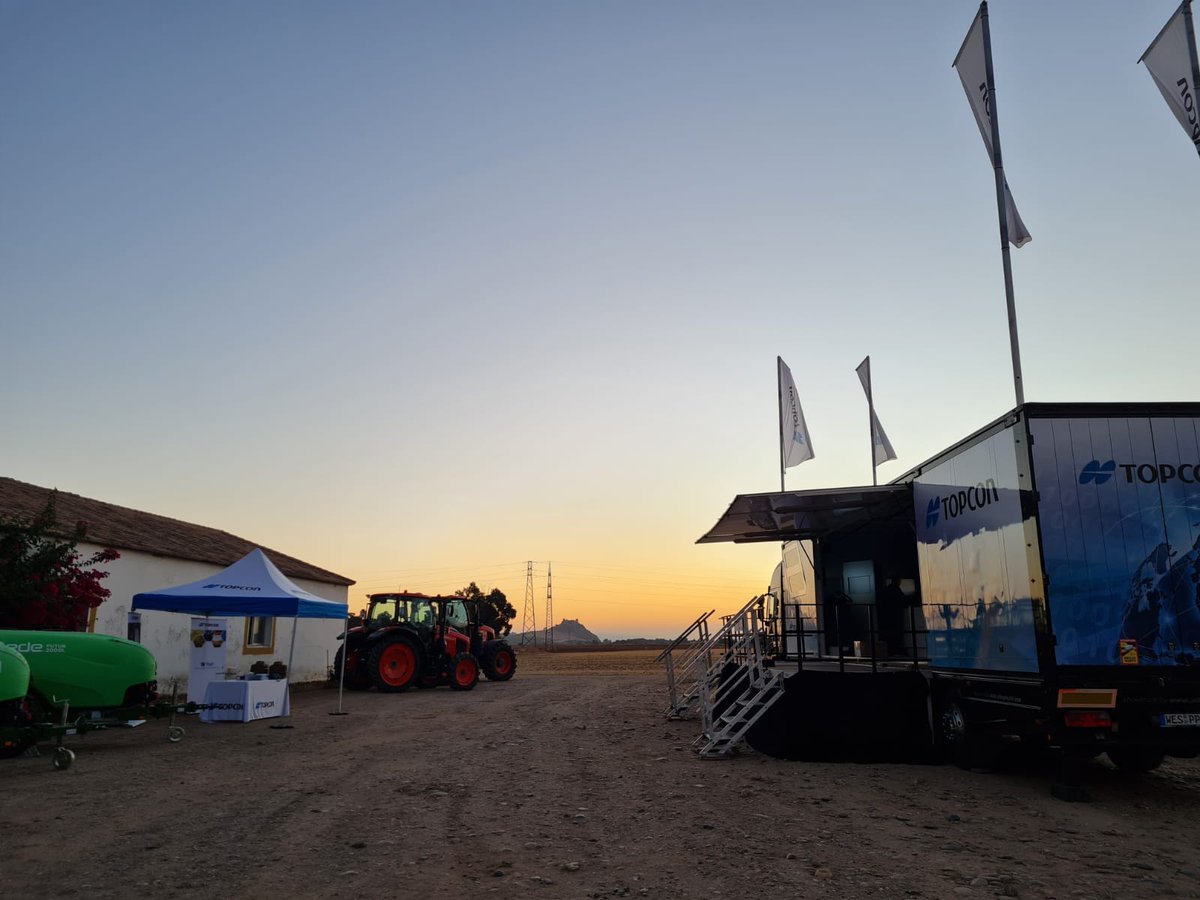 TopconPosSpain's tweet photo. El “Demo Tour Andalucía” ha viajado a Jerez de la Frontera, Marchena, Antequera, Córdoba y Leganés realizando demos de nuestros productos para la agricultura de precisión ¡Gracias a todos los muchos asistentes!
#topcon #kubota #GNSS #topconatwork #agriculturadeprecision #show https://t.co/qLNtcxtnml