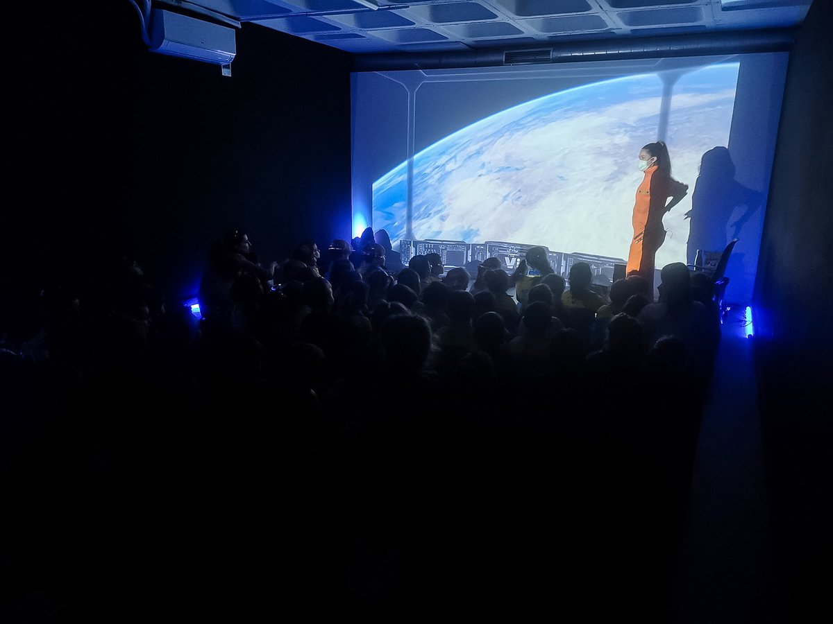 ColegioGaudem's tweet photo. Las Lunas Verdes hemos ido al #MuseoLunar de Fresnedillas de la Oliva, donde conocimos a la #astronauta Lili y aprendimos un montón de cosas con ella 😊 ¡Que bien nos lo pasamos! 🔝

#ColegioGaudem > #UnProyectoSingular en #Madrid #Barajas #ComunidadSorda #LenguaDeSignos https://t.co/u3cykf2c9B