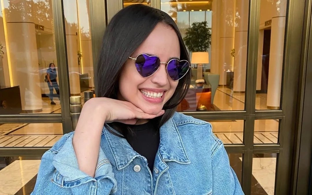 sofia carson thinker tweet media