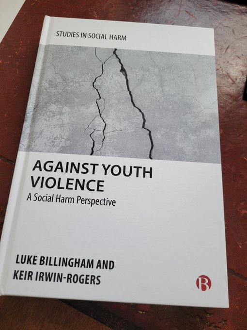 📢📢📢 After many years working in this area, @lbilli91 and I have finally got around to publishing 'Against Youth Violence' (w/ @BrisUniPress) bristoluniversitypress.co.uk/against-youth-… We really hope that people working to improve the lives of children and young people will find it useful. 1/7
