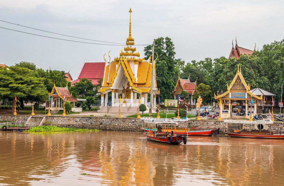 thailand-becausewecan.picfair.com/pics/013314703… A Temple, a Ferrystation and the Chao Phraya River of Ayutthaya in Thailand Asia Stockphoto, commercial & advertising license Digital Download Professional Prints #ayutthaya #thailand #thailandnews #Thai #thailande #travelphotography #travel #Bangkokpost