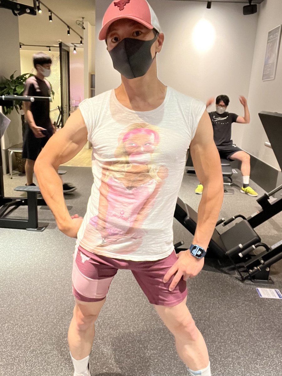 osyarenistylish's tweet photo. 今日はレディース多いね

あとpinkie DAY💕

トップス:
#LetsBubble

ショートタイツ(レディース)
シューズ
＃UNDERARMOUR
#ProjectRock

被らない服装🥺✌️✨

#筋トレ好きと繋がりたい https://t.co/HQWC51B4Jx