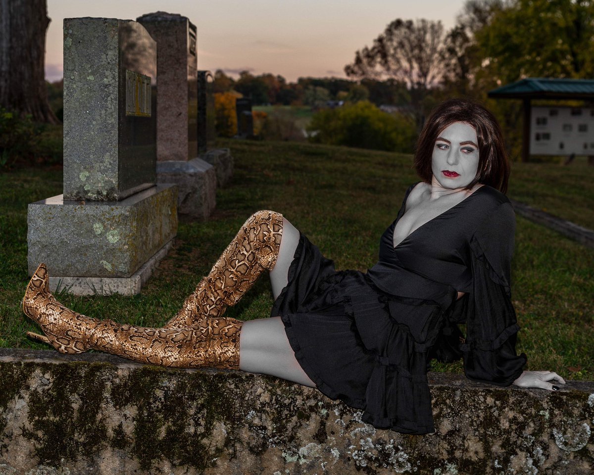 shaktimerida_'s tweet photo. Four more days until Halloween!! 🎃👽🔥

Photo credit to Joe Moore

#scaryspooky #ghosttown #darkelf #creepyseason #halloween2022 https://t.co/E2SBx8V4Ep