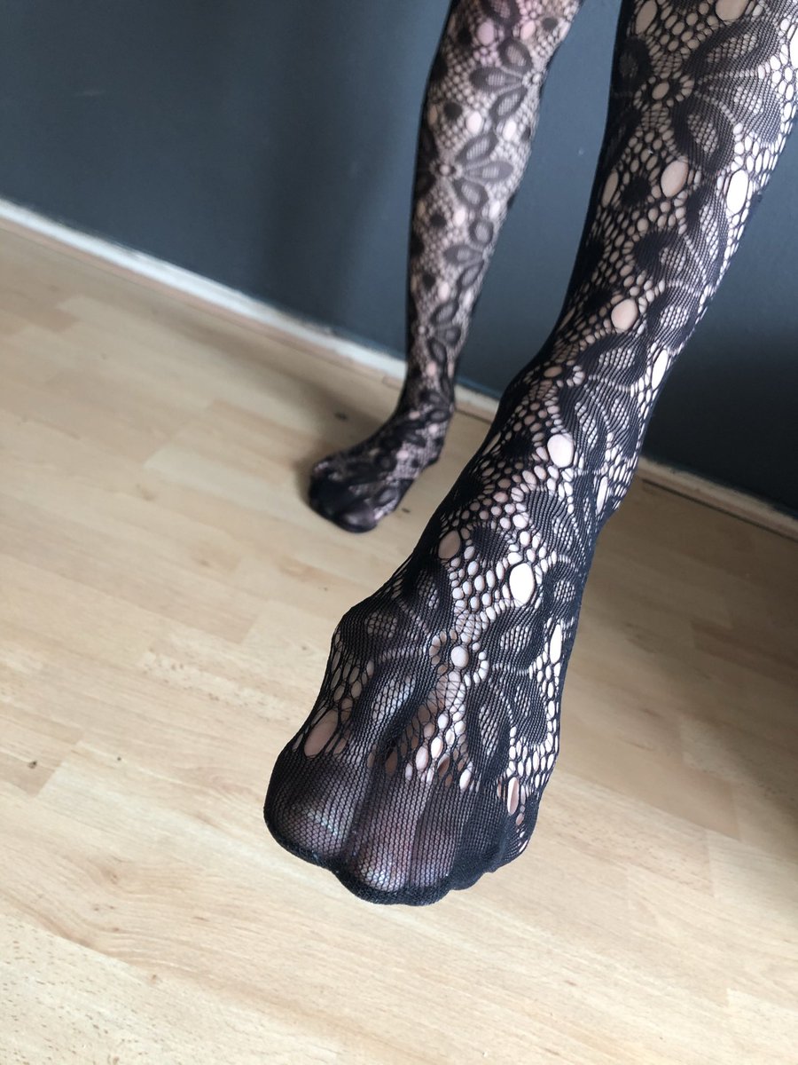 Kiss my feet 🦶🏼😘
#feetfethish #feetgodess #paypiggyneeded #mistress #bdsmmistress #panty #viraltweets