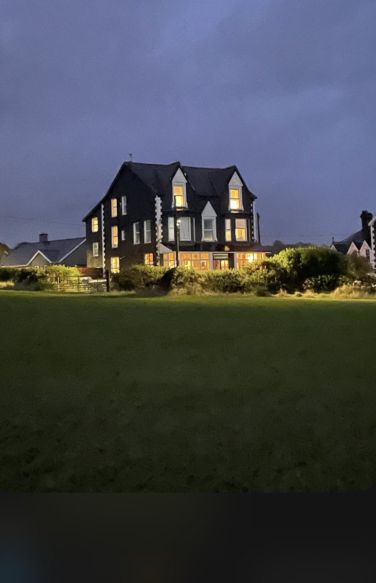 Ease Retreats tweet media